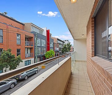 INNER CITY LIVING - Photo 4