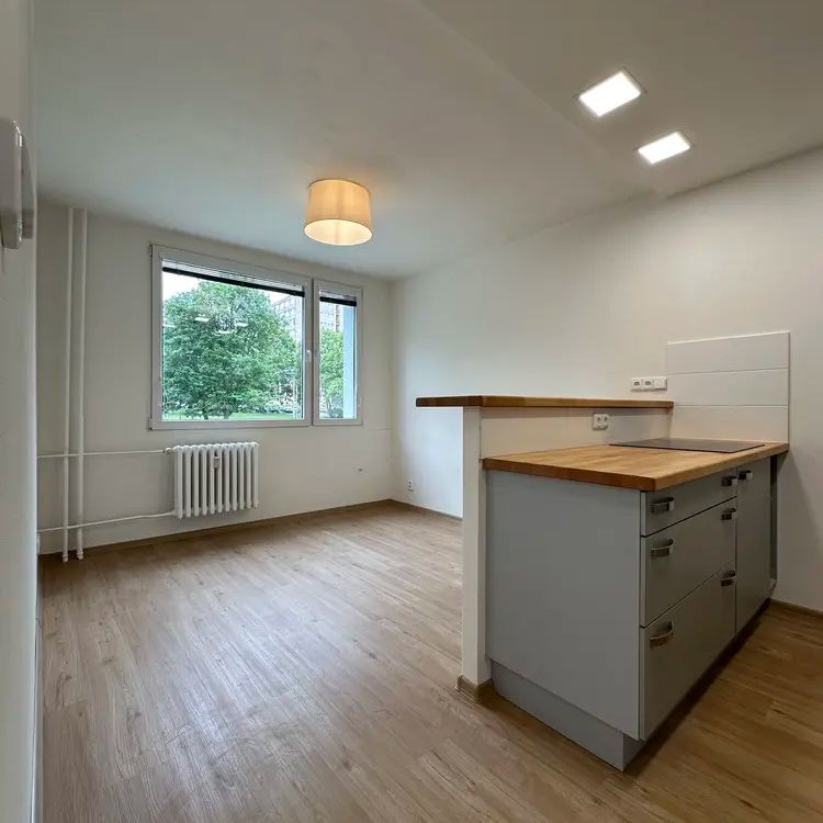 Pronájem bytu 2+kk 41 m - Fotografie 1