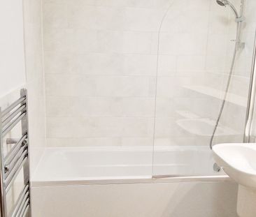 Green Lane, Shepperton, TW17 - Photo 3