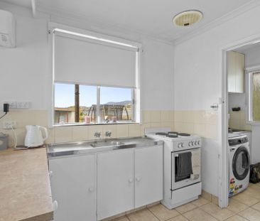 Spacious 3 Bedroom Family Home - Photo 4