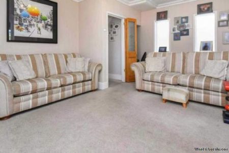 3 bedroom property to rent in Romford - Photo 5