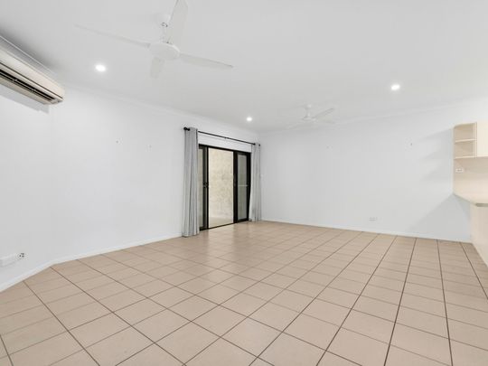 Free standing villa in gated complex - Photo 1