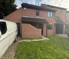 4 bedroom end of terrace house to rent - Photo 4