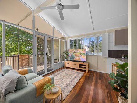 27A Margaret Street, Silkstone QLD 4304 - House For Rent | Domain - Photo 2