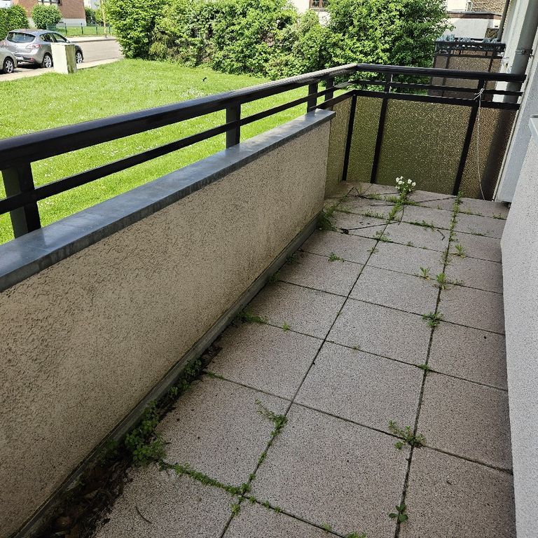 Frisch renovierte Erdgeschosswohnung mit ca. 69 m² Wohnfläche, 3 Zimmern und Balkon - Photo 1