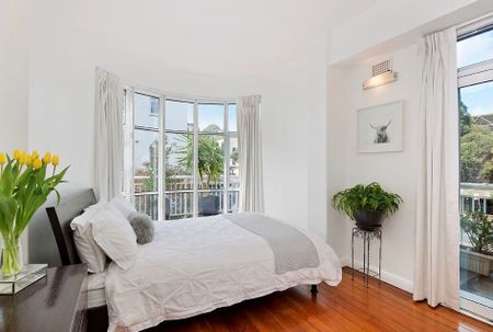 Renovated 2 bedroom unit with polished boards, opposite Edgecliff Centre - Photo 4