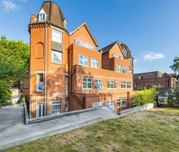 Fitzjohns Ave, Hampstead, London, NW3 - Photo 1