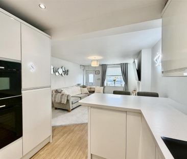 2 bedroom cottage to rent - Photo 2