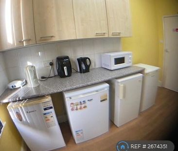 1 bedroom in a house share to rent - Photo 6