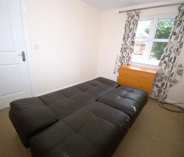 4 bedroom end of terrace house to rent - Photo 2