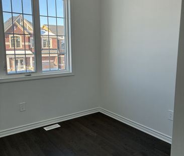 For Lease - 9 Moss Drive, Markham, Ontario - Photo 2