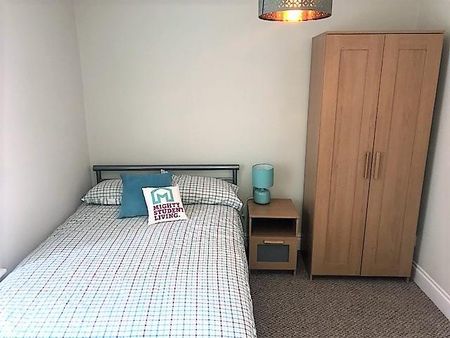 4 bedroom private hall to rent - Photo 4