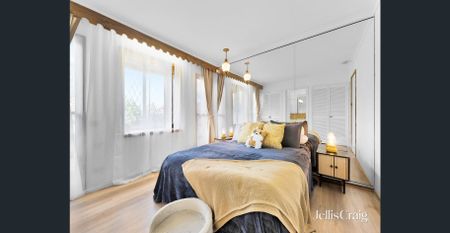 An Iconic, Architect-Designed Showpiece in a Premier Position - Photo 5