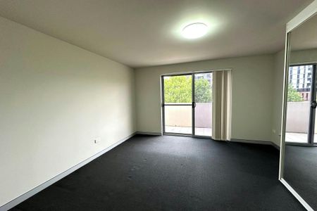 TWO STOREY TOWNHOUSE STYLE APARTMENT - Photo 3