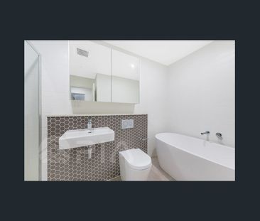 Luxurious Two Bedrooms Apartment In Prime Location For Lease!! - Photo 2