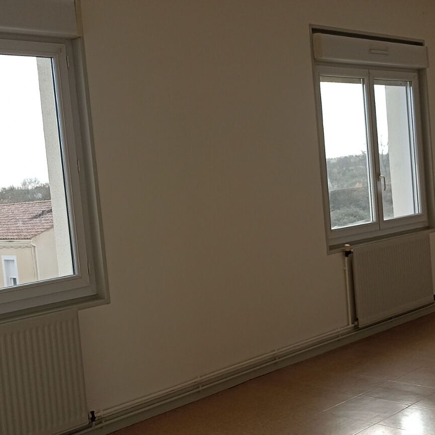 Location appartement 4 pièces, 73.00m², Saint-Jean-d'Angély - Photo 1