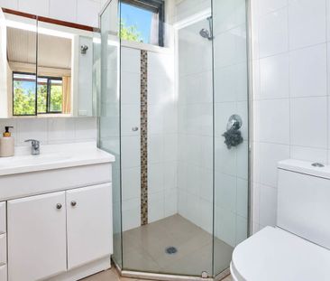 GORGEOUS FREESTANDING VILLA - PET FRIENDLY! - Photo 6