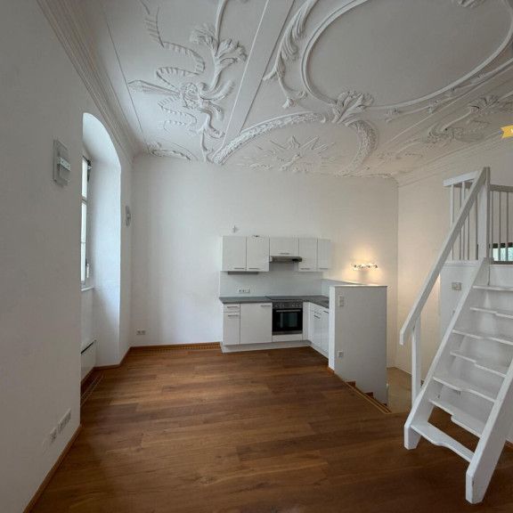 Stilvolle Galeriewohnung mit einzigartigem Altbauflair - Foto 1