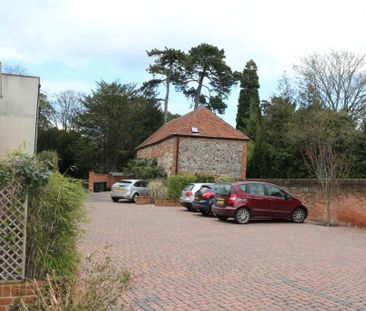 2 bedroom mews to rent - Photo 4