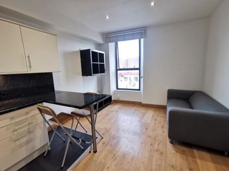 1 bedroom flat to rent - Photo 2