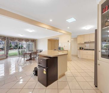 Please apply via Tenantoptions.com.au. Spacious family living in a ... - Photo 5
