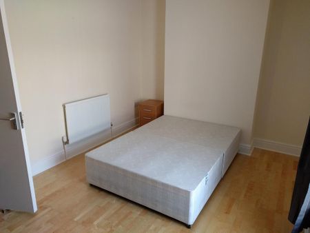 4 bedroom house to rent - Photo 2