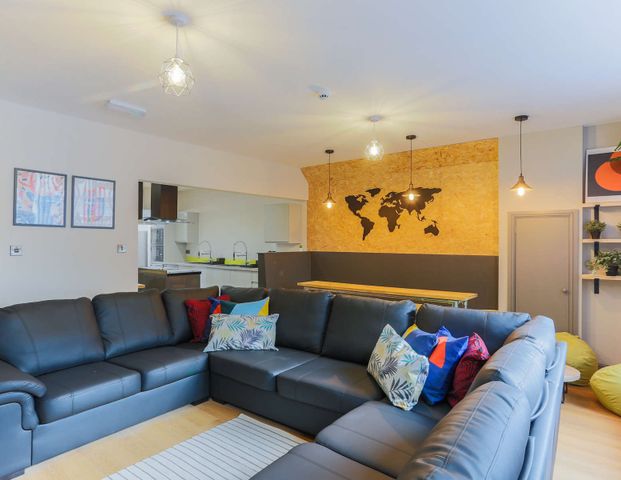 Borough Road Room 6 - Photo 1