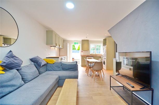 6 bedroom semi-detached house to rent - Photo 1