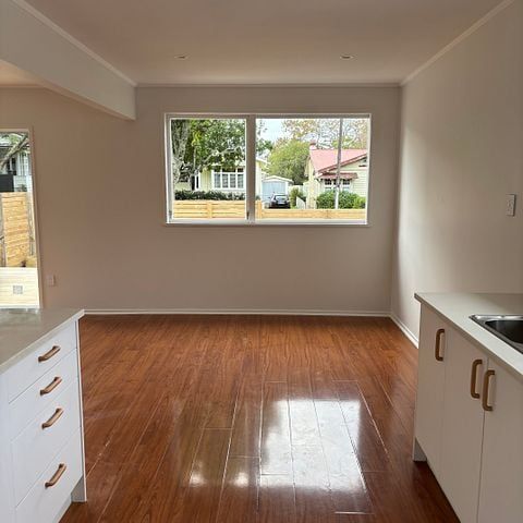 Modern Mt Albert Home – Newly Renovated! - Photo 1