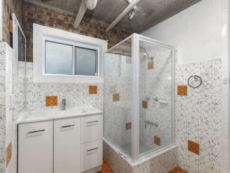 Three Bedroom Home In Killarney Vale - Photo 5
