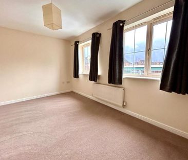 3 bedroom end of terrace house to rent - Photo 2