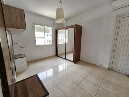 Location Appartement 5 pièces 125m² ST DENIS 97400 - Photo 5