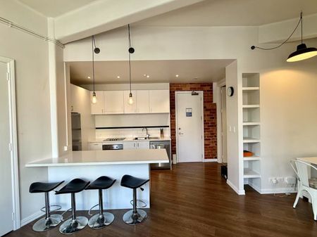 New York Style Character Apartment - Photo 3
