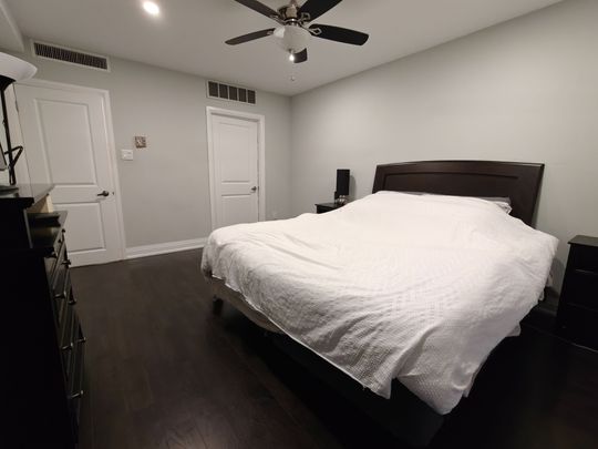 For Lease - 55 Harbour Square Unit# 512, Toronto, Ontario - Photo 1