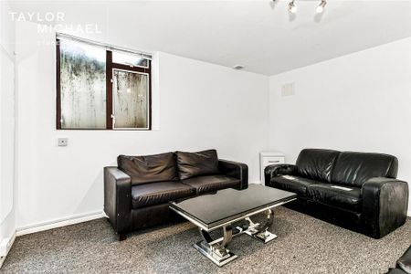 4 bedroom terraced house to rent - Photo 2