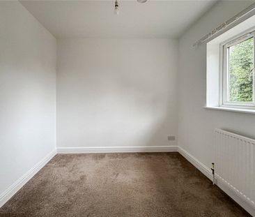 Well presented 3 Bedroom semi-detached house located in a sought af... - Photo 4