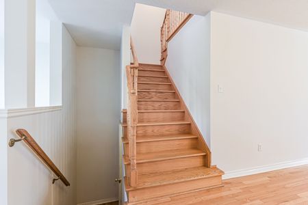 For Lease - 45 Waterton Crescent, Richmond Hill, Ontario - Photo 4