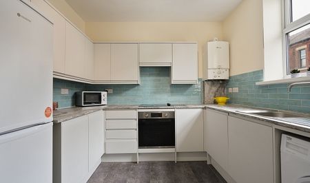 Spacious 5 bedroom property - Photo 3