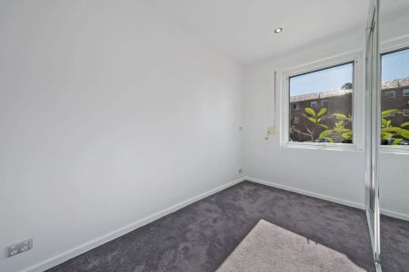 Stunning Two Bedroom Unit Across From The Water - Photo 3
