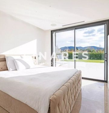Villa • Ouest-La Plaine - Photo 1