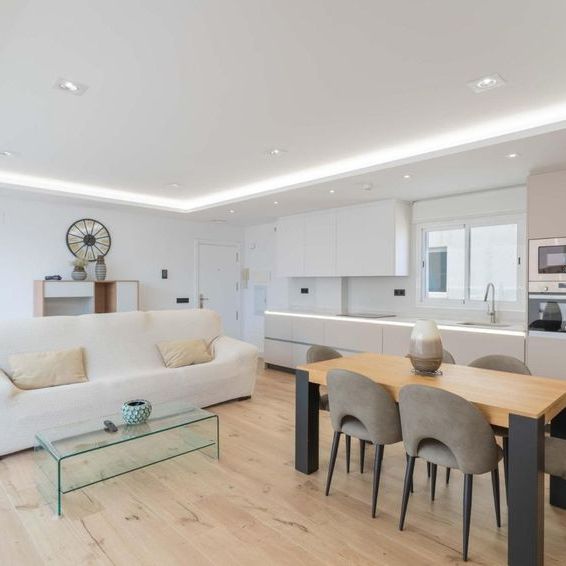 Alquiler de ático en Calle Postal - Photo 1