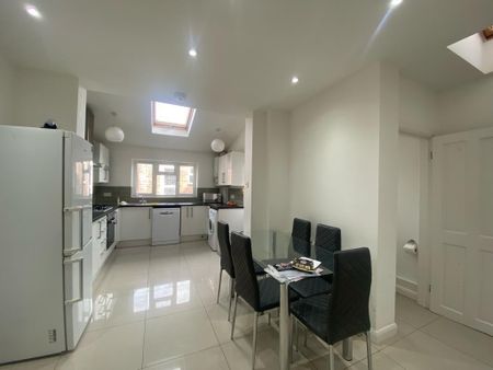 4 bedroom terraced house to rent - Photo 2