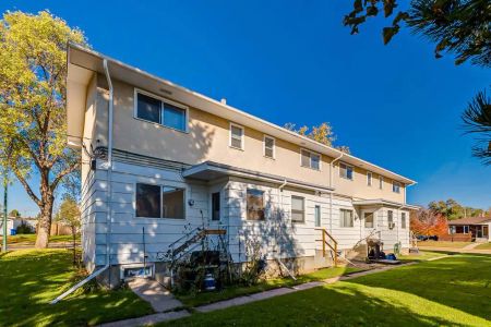 - 2 Bedroom at Bow River Gardens - Photo 3