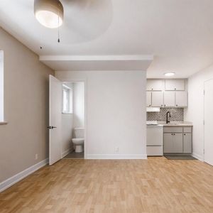 2½ Tranquille Rénové | WiFi, Rangement Et Sécurité 24h Inclus - Photo 2