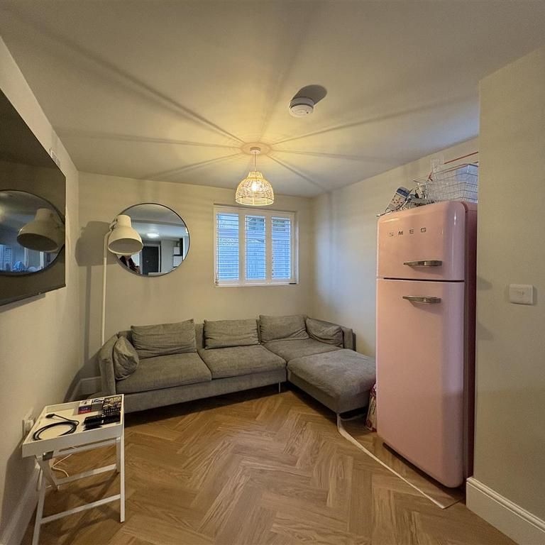 6 bedroom terraced house to rent - Photo 1