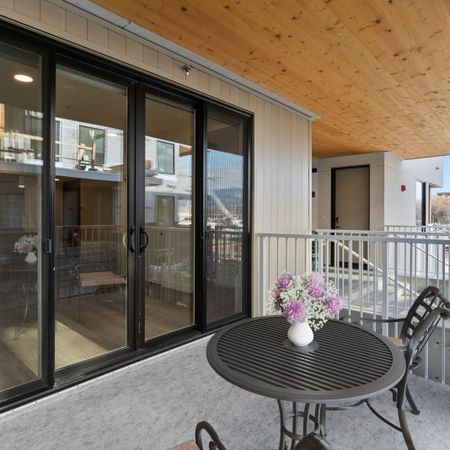 Ledge on Lakeshore - Photo 4