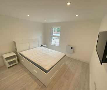 1 bedroom Flat To Let - Photo 2