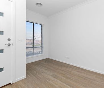 Space, Style & Effortless Living! - Photo 3