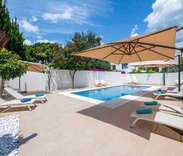 5 bedroom luxury Villa for rent in Marbella, Spain - Photo 4