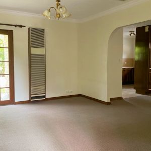 Charming, Refreshed, Family Home In Eden Hills! - Photo 3